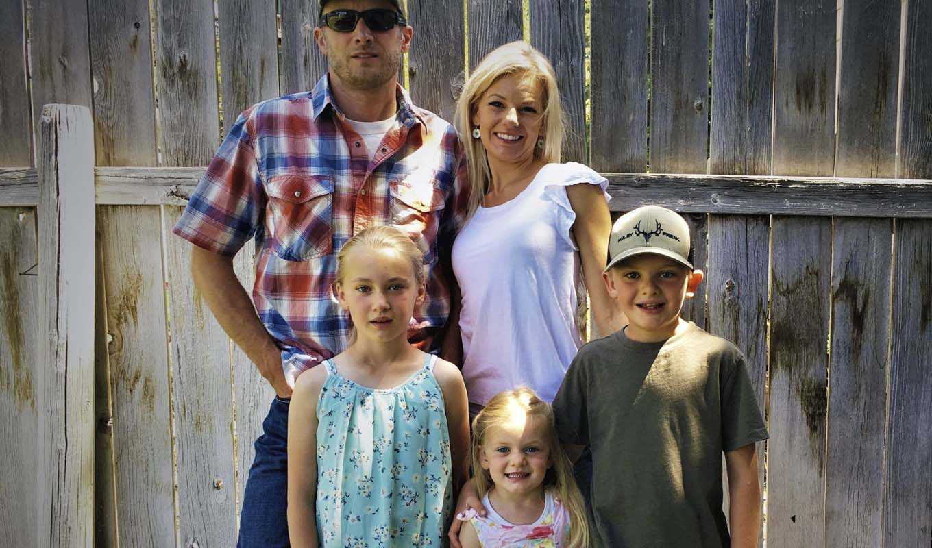 Jesse and Aby Rinella with their young children