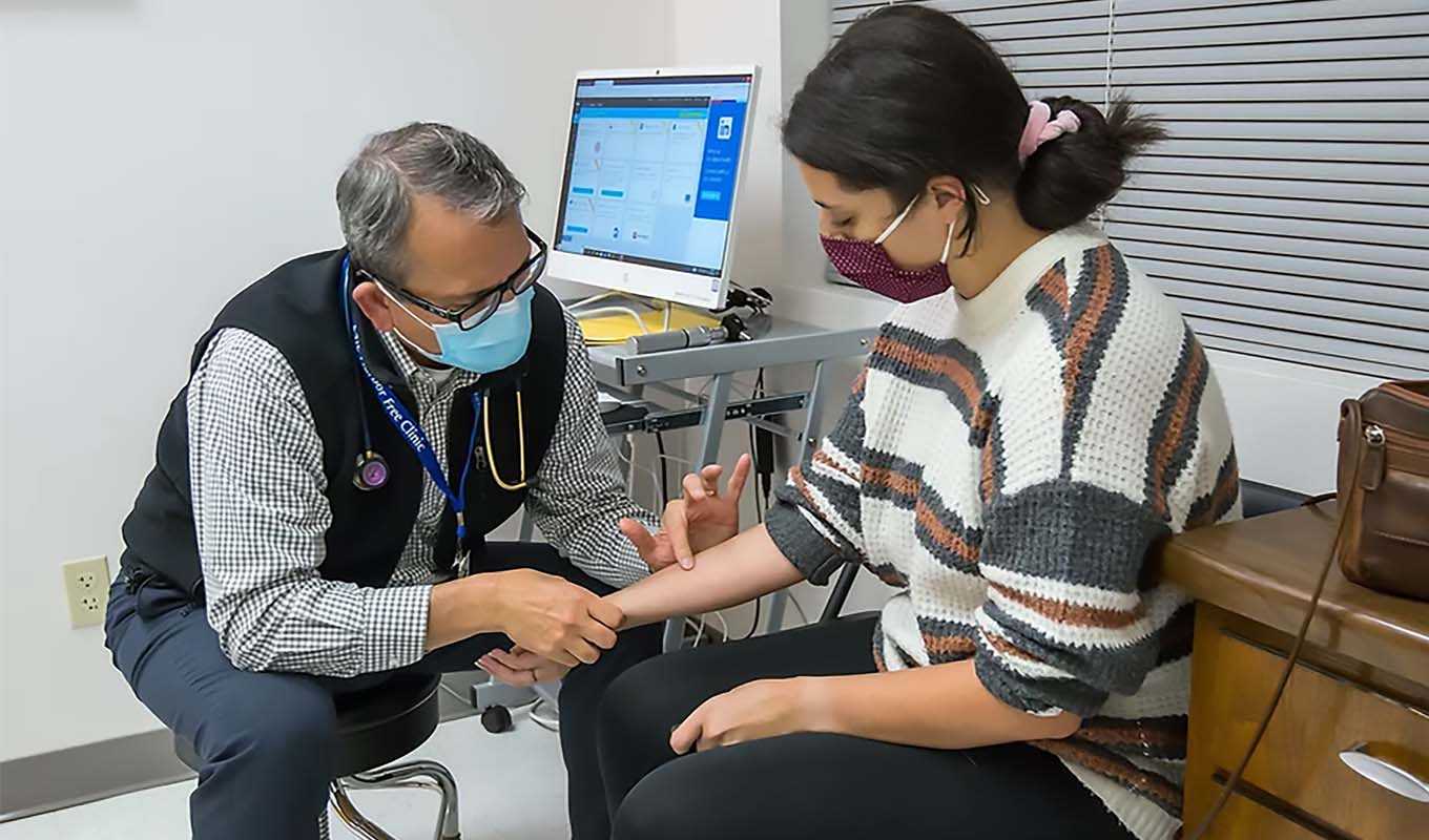 A volunteer doctor meets with a patient at Safe Harbor Free Clinic. (Supplied photo)