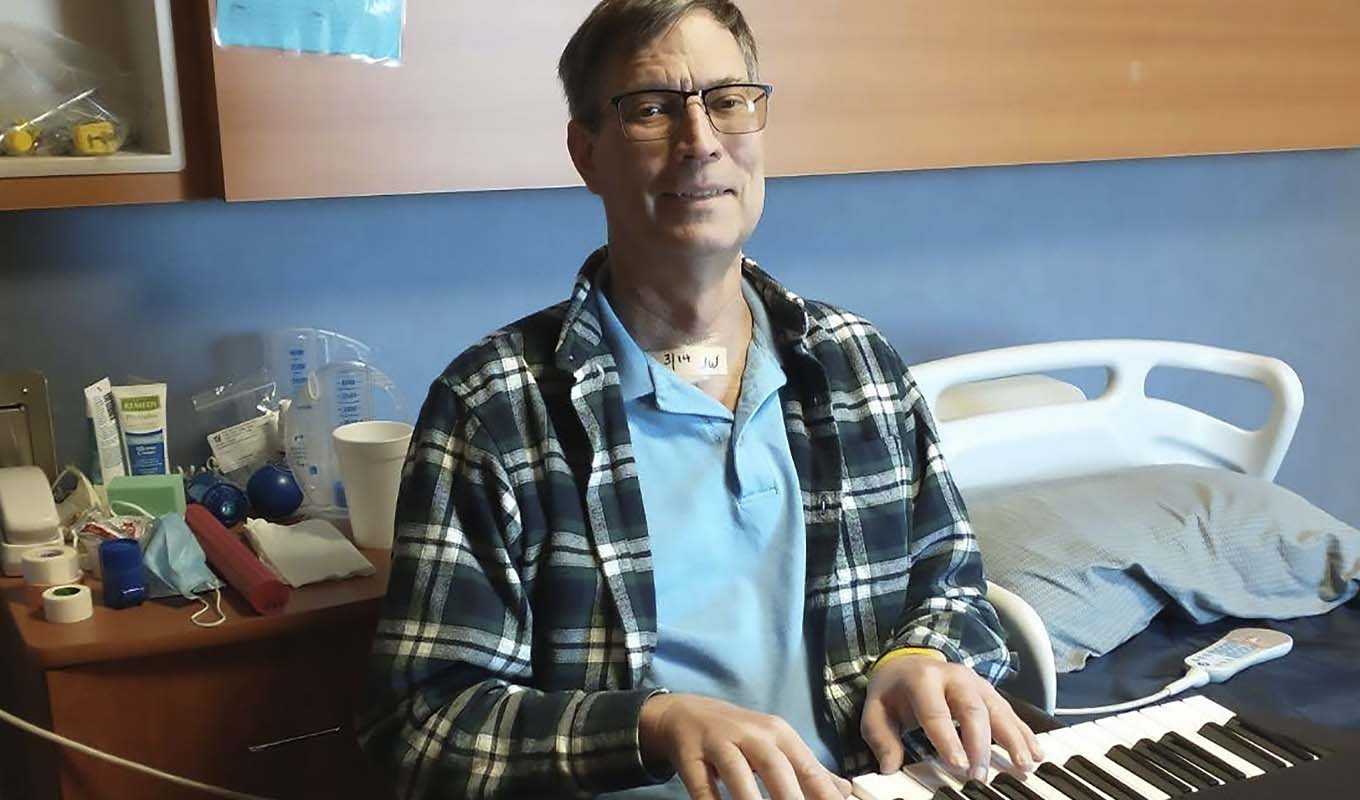 Timothy from Pennsylvania playing keyboard in the hospital