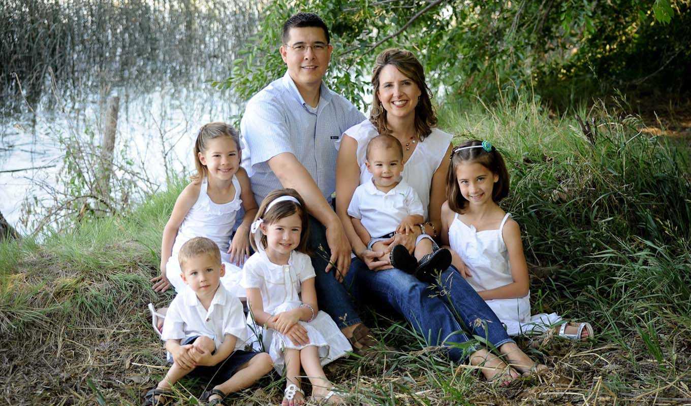Ryan and Julianne Yamane with their five young children